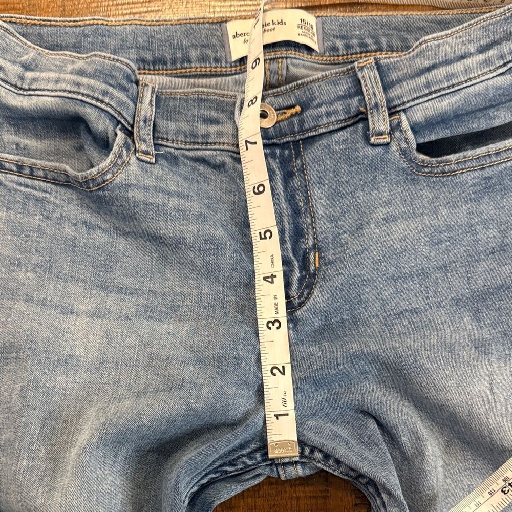 Abercrombie Kids Light Wash Low rise boot Jeans - Picture 7 of 9